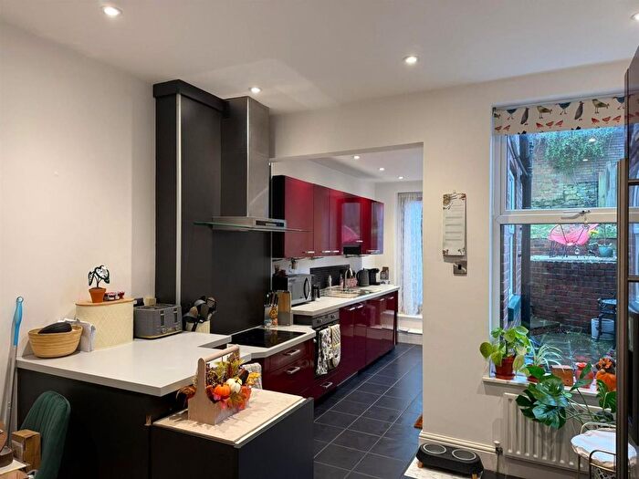 4 Bedroom Terraced House To Rent In Westbrook Bank, Sheffield, S11