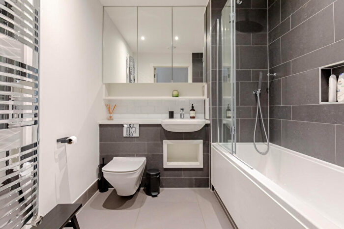 2 Bedroom Apartment To Rent In New North Road, London, ., N1