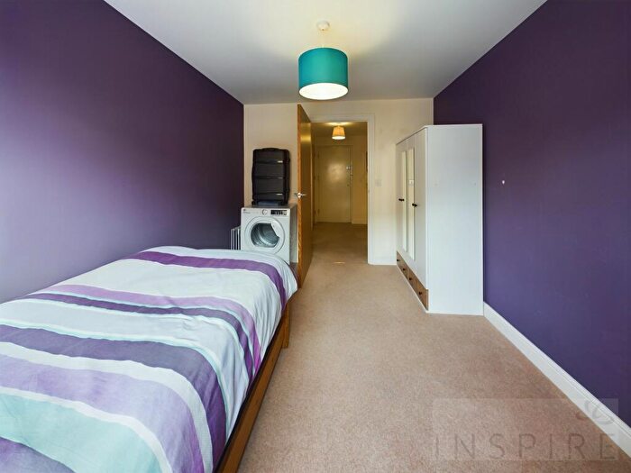 2 Bedroom Flat For Sale In Commonwealth Drive, Howlands Court, RH10