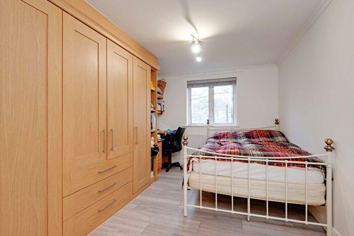 3 Bedroom Flat To Rent In Swain Street, London, NW8