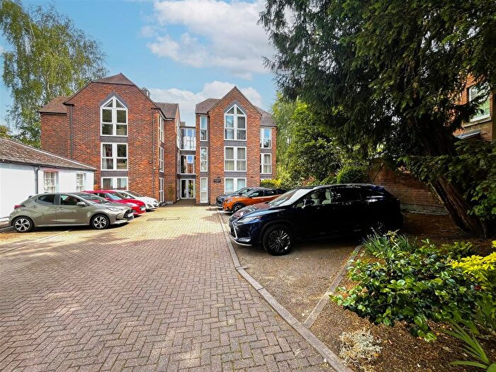 2 Bedroom Flat For Sale In Westbury Court, Coten End, Warwick, CV34