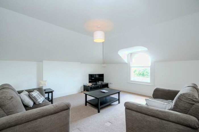 3 Bedroom Apartment To Rent In Evesham Road Cheltenham, GL52