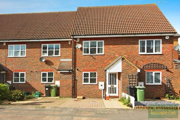 3 Bedroom Property To Rent In Hawthorne Place, Epsom, KT17