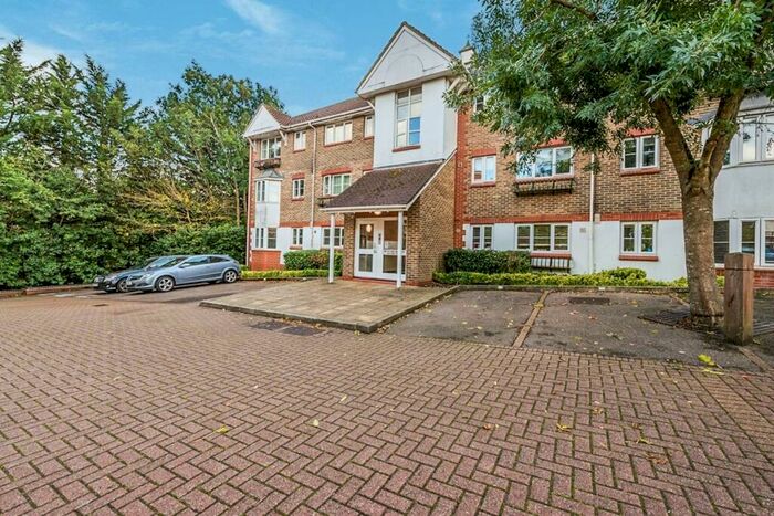 2 Bedroom Flat To Rent In Autumn Drive, Sutton, Surrey, SM2