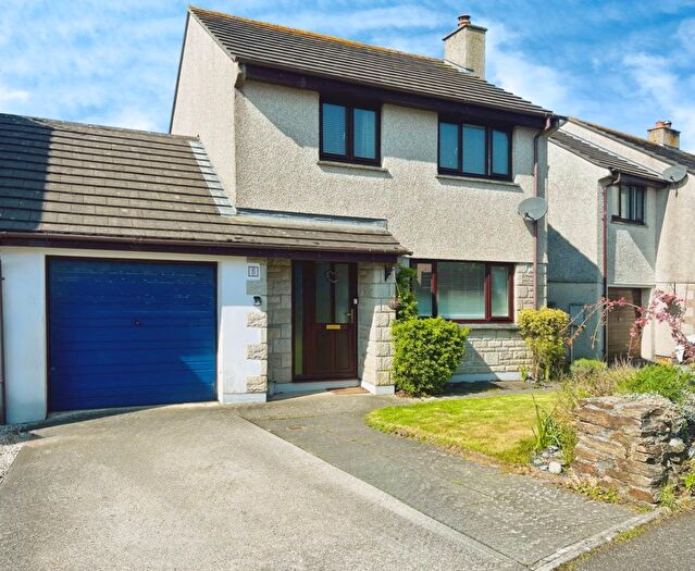 3 Bedroom Link Detached House For Sale In Modern Family Home, Helston, TR13