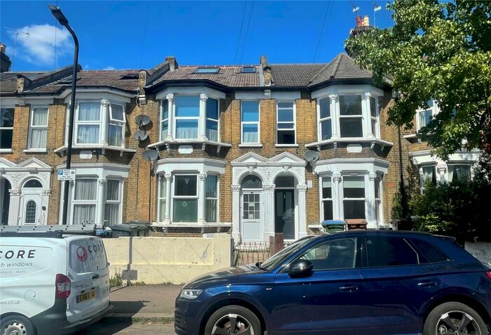 2 Bedroom Flat To Rent In Grove Road, Walthamstow, London, E17