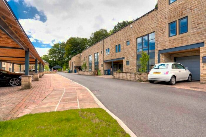 2 Bedroom Flat To Rent In Tamewater Court, Dobcross, Oldham, Greater Manchester, OL3