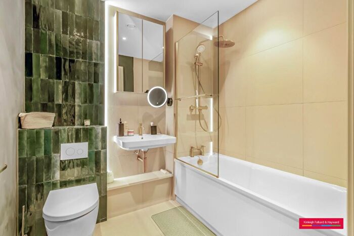 2 Bedroom Flat To Rent In The Clay Yard, - Liddell Road, NW6