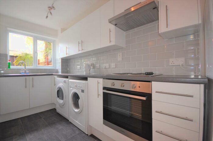 1 Bedroom End Of Terrace House To Rent In Avebury, SL1