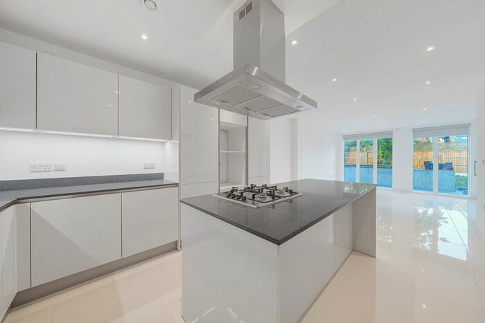 3 Bedroom Flat To Rent In Cranbrook Road, Wimbledon, London, SW19