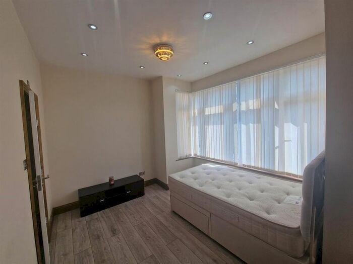 1 Bedroom Property To Rent In Locket Road, Wealdstone, Harrow, HA3