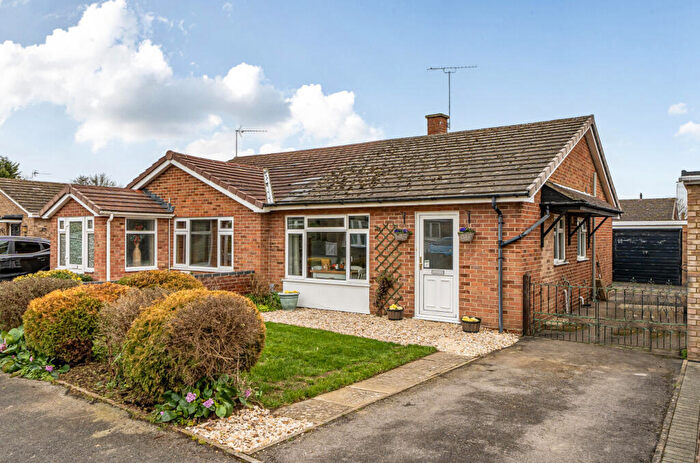 2 Bedroom Bungalow For Sale In Maud Close, Bicester, Oxfordshire, OX26