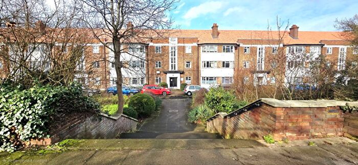 2 Bedroom Flat For Sale In West Court, Osterley, Hounslow, TW5