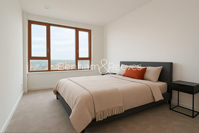 2 Bedroom Flat To Rent In Bermondsey Heights, London, SE15