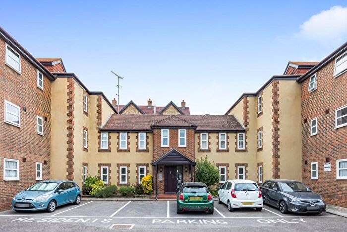 2 Bedroom Flat For Sale In Marine Drive, Rottingdean, BN2