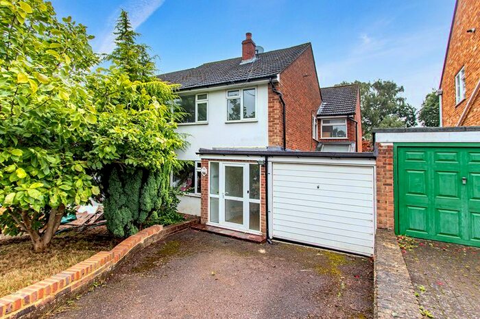 4 Bedroom Semi-Detached House To Rent In Green Way, Tunbridge Wells, TN2
