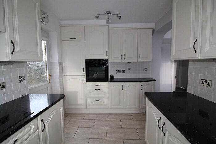 4 Bedroom Detached House To Rent In Woodhall Croft, Stanningley, Pudsey, LS28