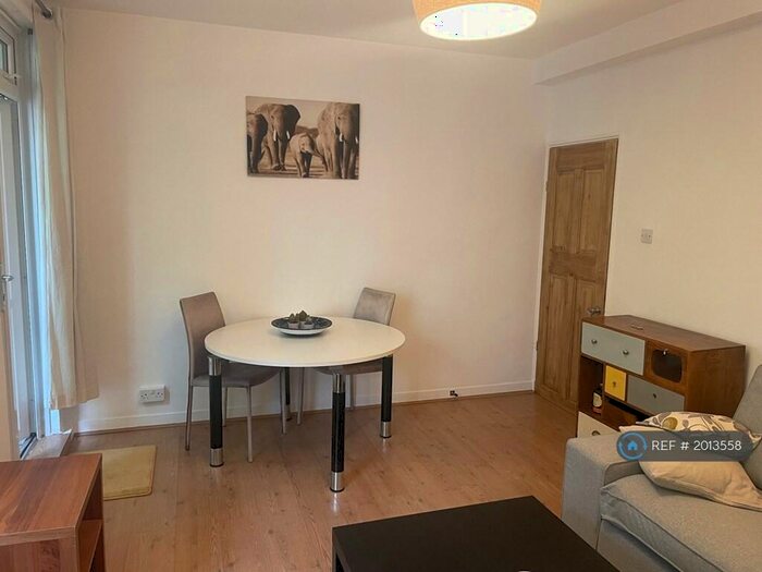3 Bedroom Flat To Rent In Tyneham Rd, London, SW11