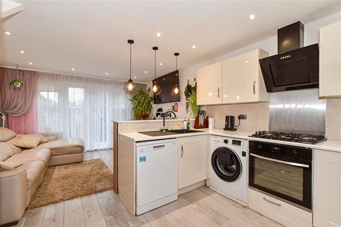 4 Bedroom Town House For Sale In Osborne Way, Bognor Regis, West Sussex, PO21