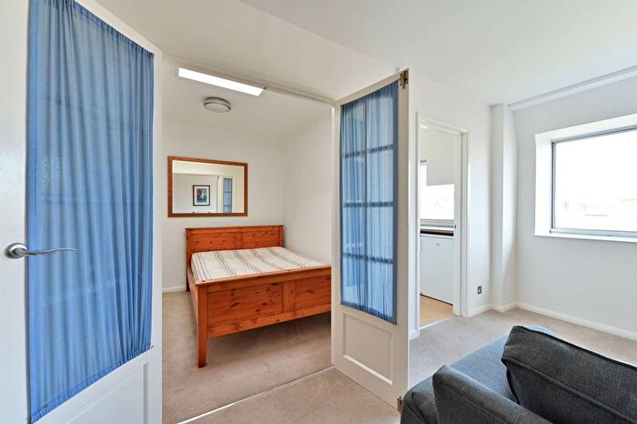 1 Bedroom Flat To Rent In Worple Road, Wimbledon, London, SW19