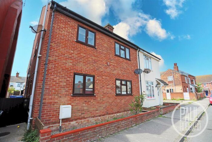 2 Bedroom Maisonette To Rent In Ashby Road, Lowestoft, NR32