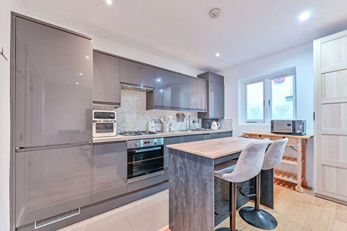 2 Bedroom Flat For Sale In Caledonian Road, Caledonian Road, London, N1
