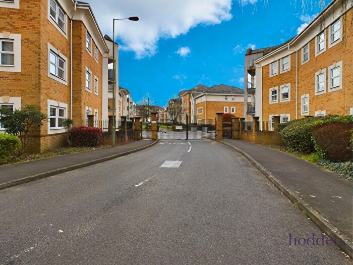 2 Bedroom Flat To Rent In International Way, Sunbury-On-Thames, Surrey, TW16