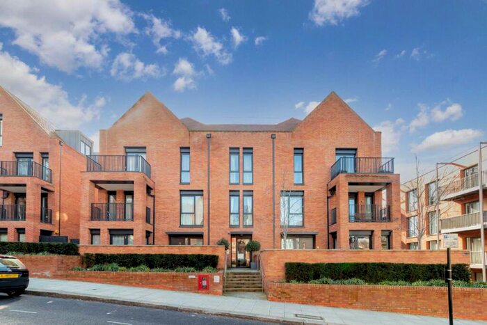 2 Bedroom Flat To Rent In Kidderpore Avenue, London, NW3