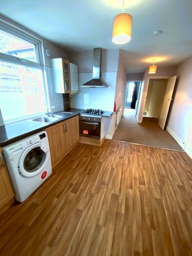 2 Bedroom Flat To Rent In New Road, Rainham, RM13