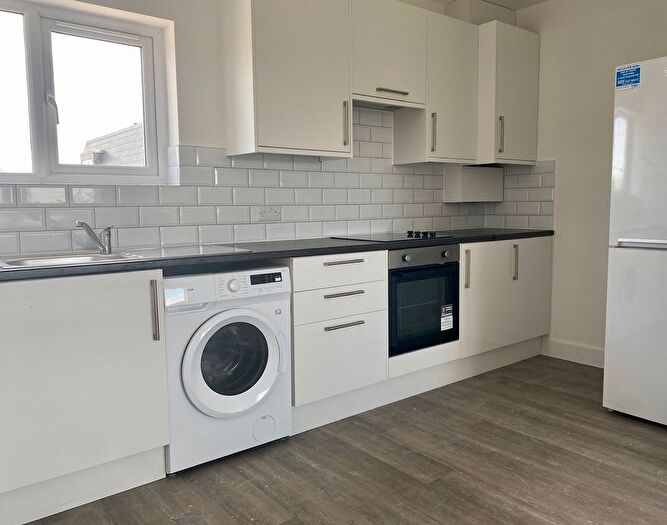 2 Bedroom Flat To Rent In Nightingale Road, Wood Green, N22