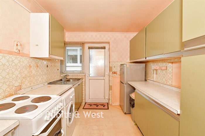 2 Bedroom Semi-Detached Bungalow For Sale In Longwood Avenue, Waterlooville, Hampshire, PO8