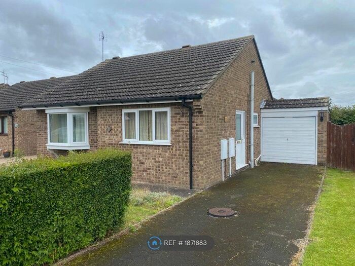 2 Bedroom Bungalow To Rent In St Mary's Avenue, Welton, LN2