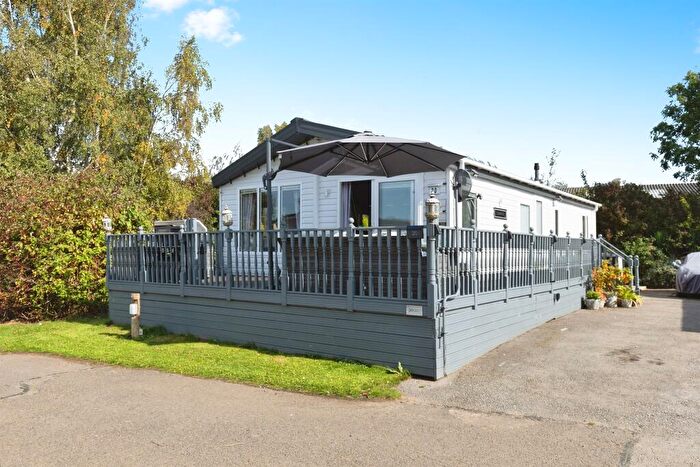 2 Bedroom Lodge For Sale In Kirkgate, Tydd St. Giles, Wisbech, PE13