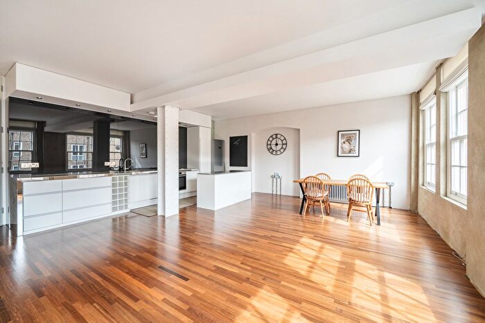 2 Bedroom Flat For Sale In Green Walk, London, SE1