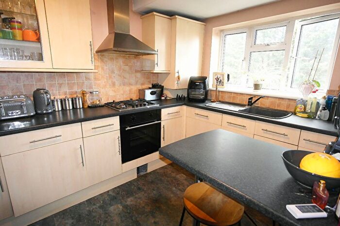 1 Bedroom Flat For Sale In Kingsbridge Road, Romford, RM3