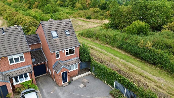 4 Bedroom Link Detached House For Sale In Jordanthorpe Green, Sheffield, S8
