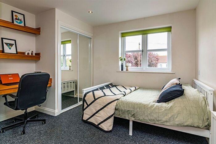 4 Bedroom Flat To Rent In Flat, Lord Tennyson House, Rasen Lane, LN1