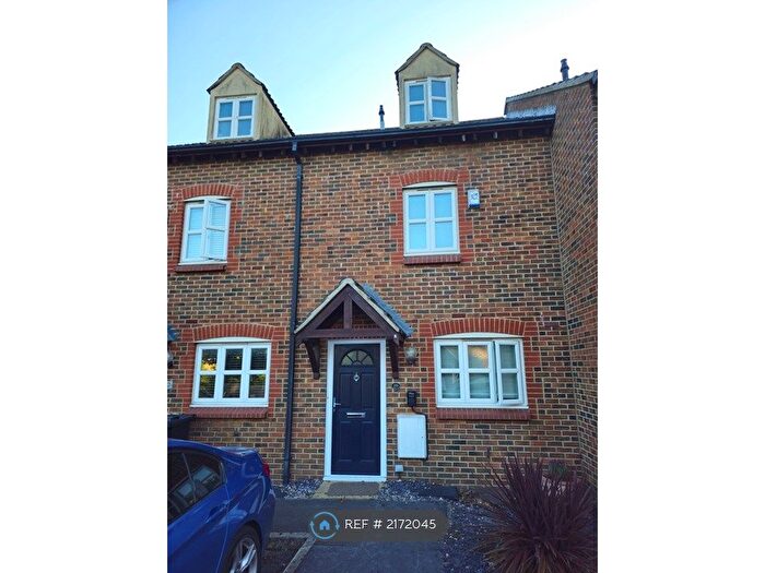 3 Bedroom Terraced House To Rent In Maiden Place, Reading, RG6