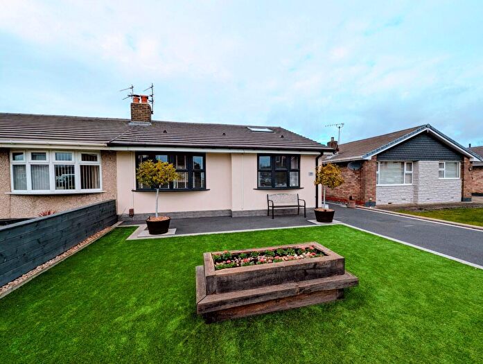 3 Bedroom Semi-Detached Bungalow For Sale In Mill Crescent, Hebburn, NE31