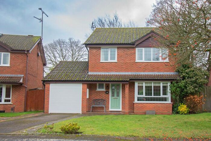 4 Bedroom Detached House To Rent In Malthouse Close, Church Crookham, Fleet, GU52