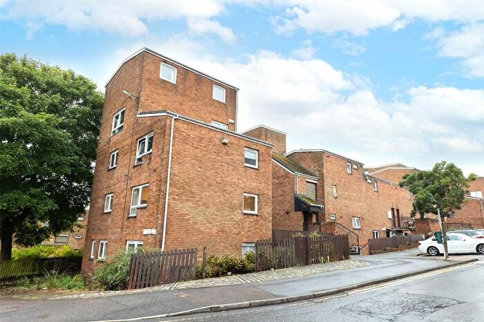 2 Bedroom Flat To Rent In Kinghorne Court, Hilltown, Dundee, DD3