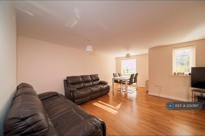 2 Bedroom Flat To Rent In Manning Gardens, Croydon, CR0