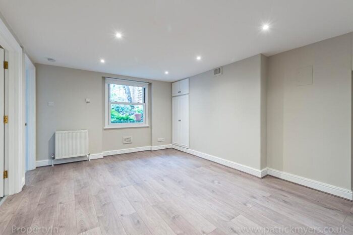 Flat To Rent In The Gardens East Dulwich, SE22