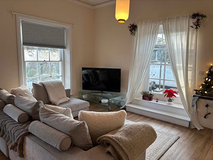 2 Bedroom Flat To Rent In Broomgrove Mews, Sheffield, S10