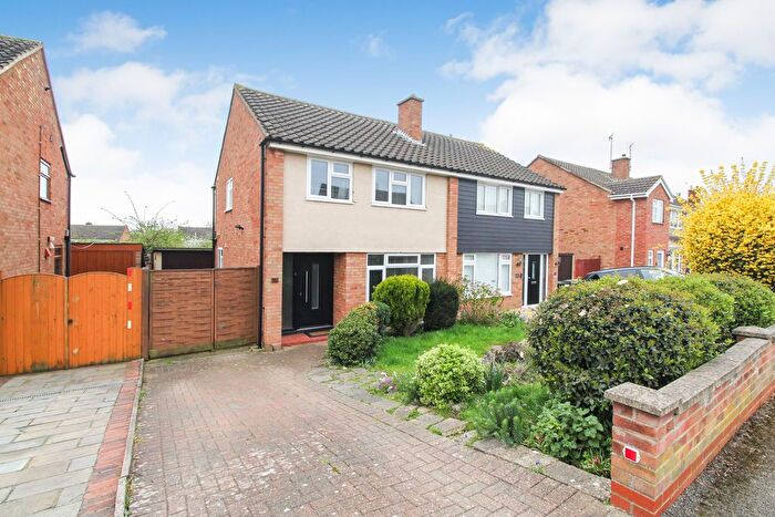 3 Bedroom Semi Detached House For Sale In Mendip Crescent, Bedford, MK41