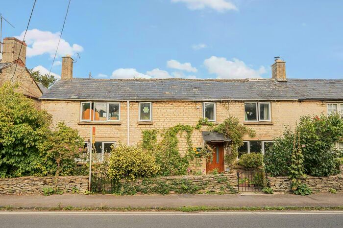 4 Bedroom Cottage For Sale In Brize Norton, Oxfordshire, OX18