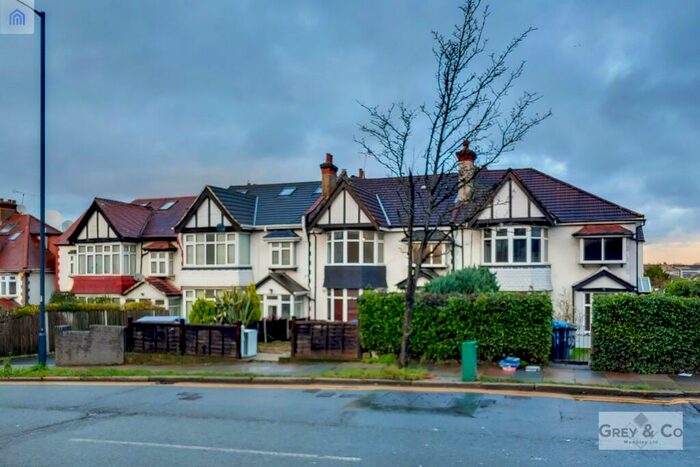 2 Bedroom Flat To Rent In Wembley Hill Road, Wembley, Greater London, HA9