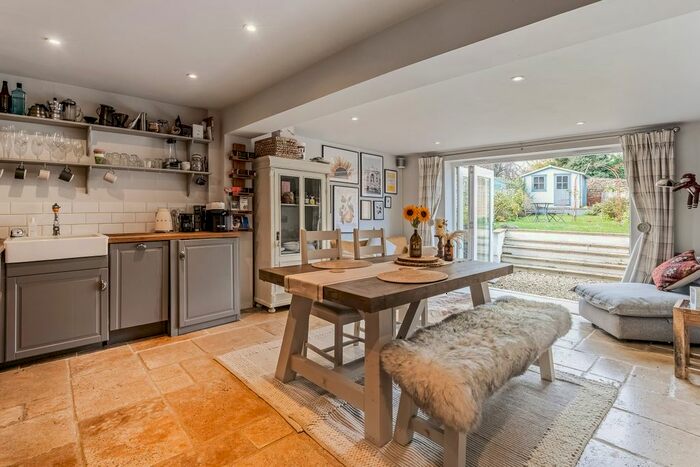 3 Bedroom Terraced House For Sale In St. Thomas Street, Deddington, OX15