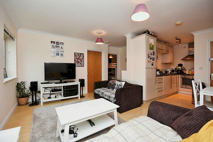 2 Bedroom Flat To Rent In Station Approach, Braintree, CM7