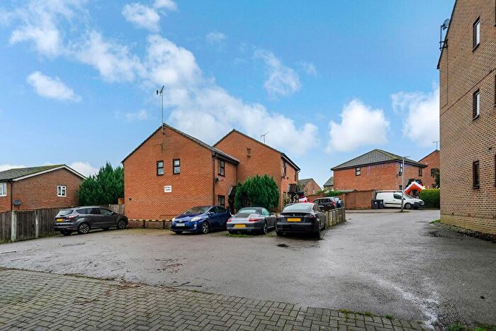1 Bedroom Flat To Rent In Orchid Close, Abridge, RM4